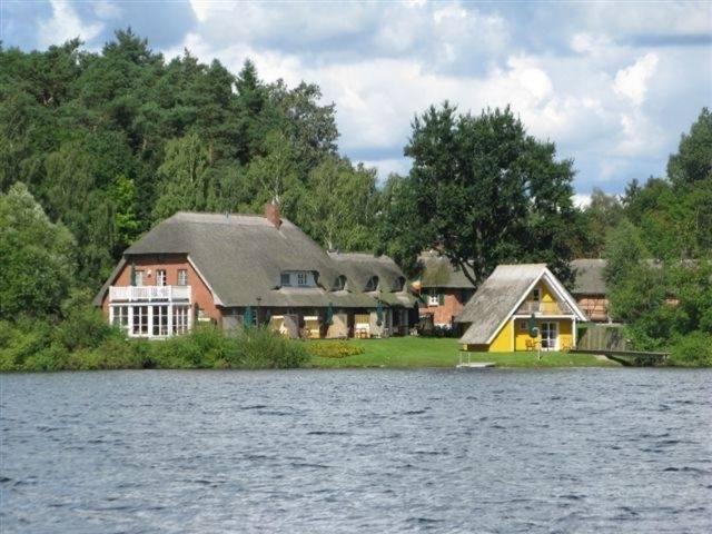 Ferien Direkt Am Wasser Mit Hund Krakow am See Ngoại thất bức ảnh